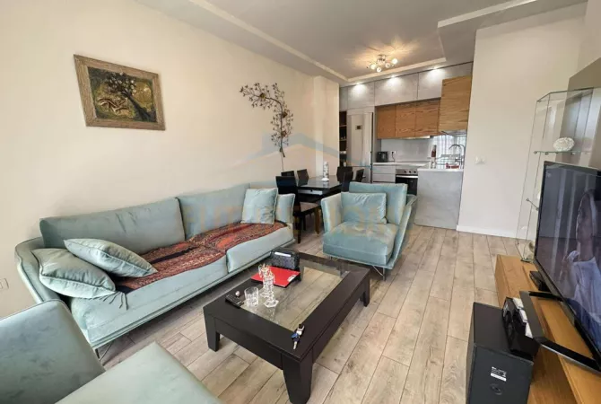 Shtepi me qera Apartament ne Tirane, 2+1, Mobilimi E mobiluar, Pagesa 450  Euro.