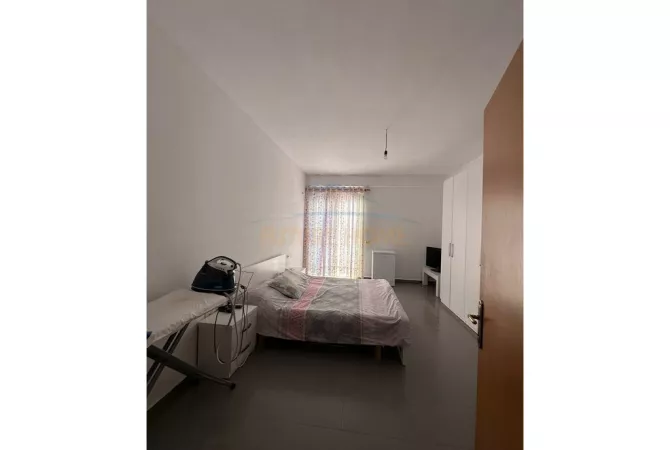Shtepi ne shitje Apartament ne Tirane, 2+1, Mobilimi E mobiluar, Pagesa 163,000  Euro.