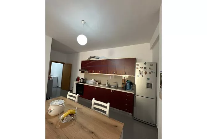 Shtepi ne shitje Apartament ne Tirane, 2+1, Mobilimi E mobiluar, Pagesa 163,000  Euro.