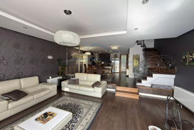 Shtepi me qera 3+1 ne Tirane - 3,500 Euro