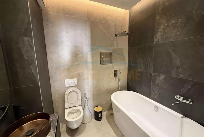 Shtepi me qera 2+1 ne Tirane - 1,000 Euro