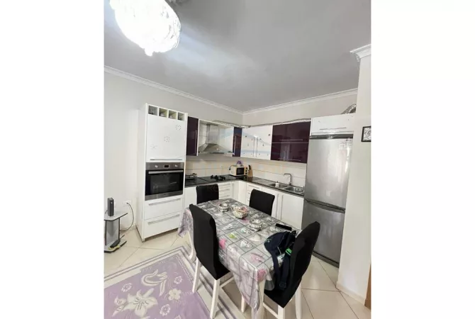 Shtepi me qera Apartament ne Tirane, 2+1, Mobilimi E mobiluar, Pagesa 450  Euro.