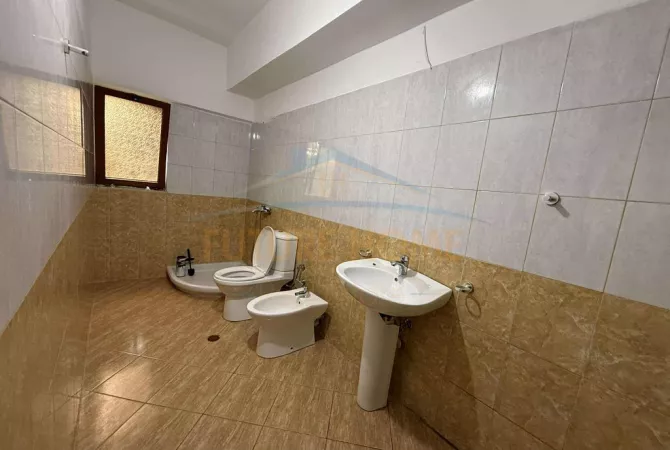 Shtepi me qera Apartament ne Tirane, 2+1, Mobilimi E mobiluar, Pagesa 450  Euro.