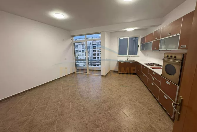 Shtepi me qera 2+1 ne Tirane - 370 Euro