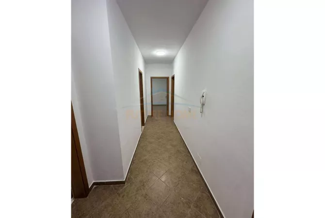 Shtepi me qera 2+1 ne Tirane - 370 Euro