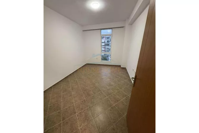 Shtepi me qera 2+1 ne Tirane - 370 Euro