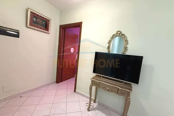 Shtepi ne shitje Apartament ne Tirane, 1+1, Mobilimi E mobiluar, Pagesa 127,000  Euro.