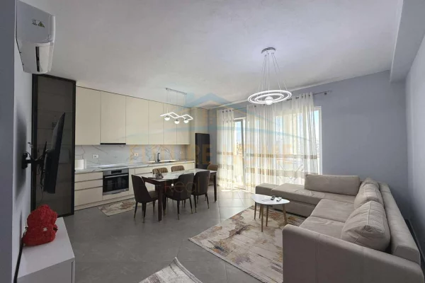 Shtepi me qera 2+1 ne Tirane - 700 Euro
