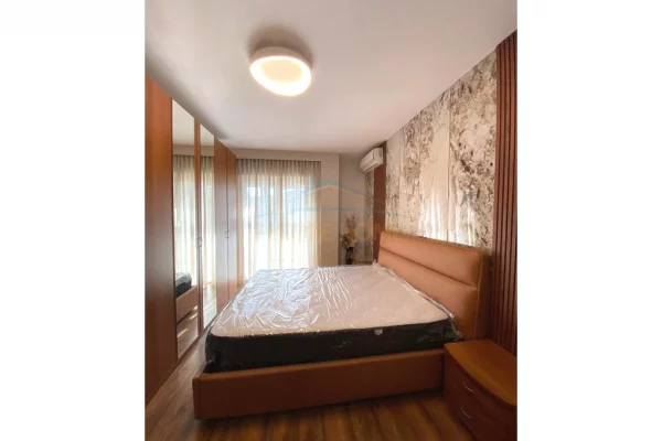 Shtepi me qera 2+1 ne Tirane - 1,300 Euro