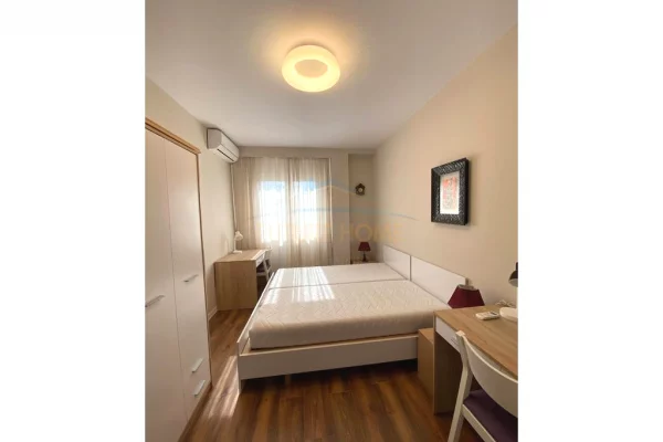 Shtepi me qera Apartament ne Tirane, 2+1, Mobilimi E mobiluar, Pagesa 1,000  Euro.