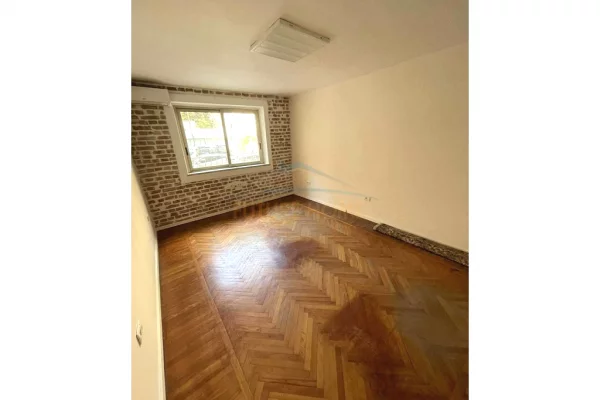 Business Property for Rent 1+1 in Tirana - 1,000 Euro