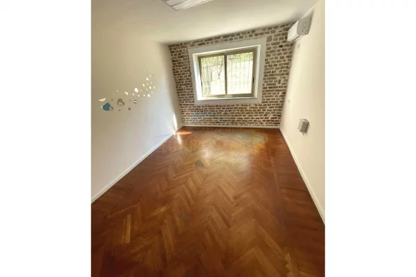 Business Property for Rent 1+1 in Tirana - 1,000 Euro