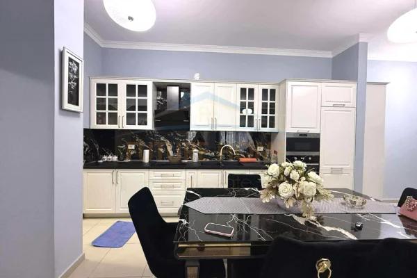 Shtepi me qera Apartament ne Tirane, 2+1, Mobilimi E mobiluar, Pagesa 60,000  Leke.