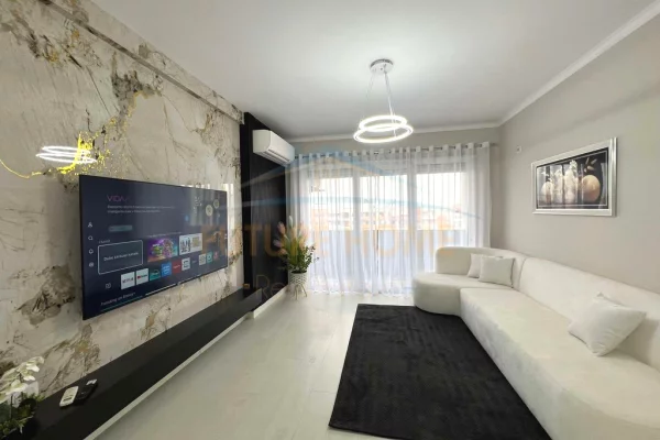 Shtepi ne shitje Apartament ne Tirane, 2+1, Mobilimi E mobiluar, Pagesa 155,000  Euro.