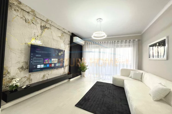 Shtepi ne shitje Apartament ne Tirane, 2+1, Mobilimi E mobiluar, Pagesa 155,000  Euro.