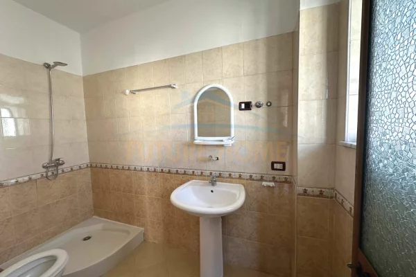 Shtepi me qera 2+1 ne Tirane - 550 Euro