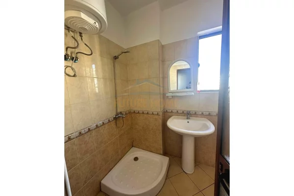 Shtepi me qera Apartament ne Tirane, 2+1, Mobilimi E mobiluar, Pagesa 550  Euro.