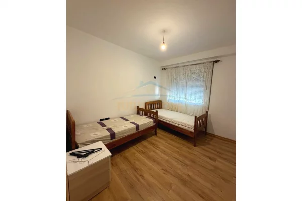 Shtepi me qera 2+1 ne Tirane - 400 Euro