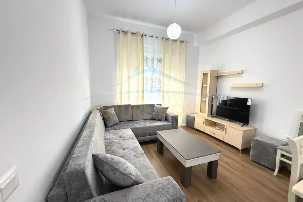 Shtepi me qera Apartament ne Tirane, 2+1, Mobilimi E mobiluar, Pagesa 500  Euro.