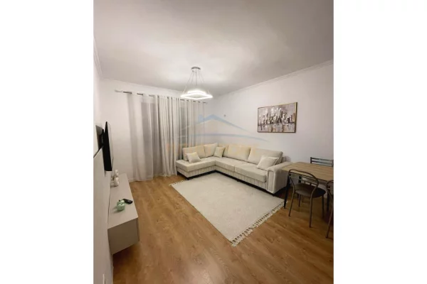 Shtepi me qera Apartament ne Tirane, 1+1, Mobilimi E mobiluar, Pagesa 450  Euro.
