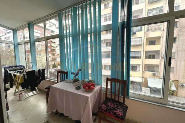 Shtepi ne shitje Apartament ne Tirane, 2+1, Mobilimi E mobiluar, Pagesa 160,000  Euro.