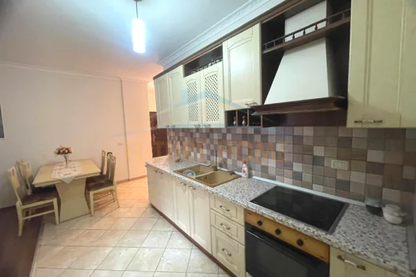 Shtepi me qera Apartament ne Tirane, 2+1, Mobilimi E mobiluar, Pagesa 500  Euro.