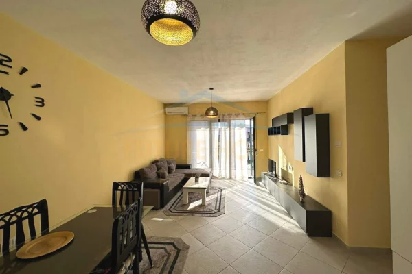 Shtepi me qera 2+1 ne Tirane - 670 Euro