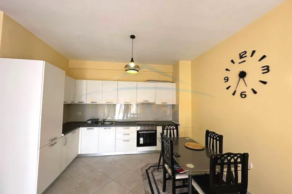 Shtepi me qera 2+1 ne Tirane - 670 Euro