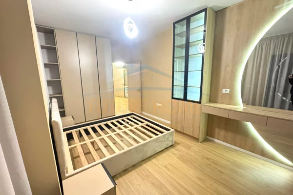 Shtepi ne shitje Apartament ne Tirane, 2+1, Mobilimi E mobiluar, Pagesa 159,000  Euro.