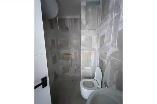 Shtepi ne shitje Apartament ne Tirane, 1+1, Mobilimi E mobiluar, Pagesa 105,000  Euro.