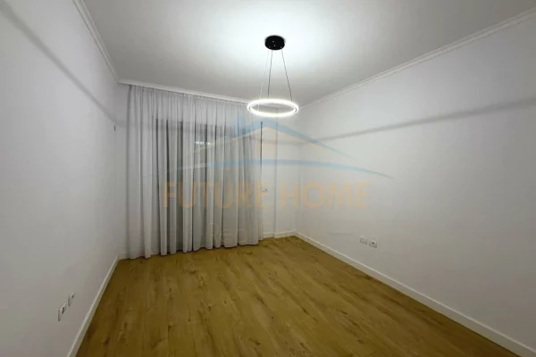 Shtepi ne shitje Apartament ne Tirane, 2+1, Mobilimi Bosh, pa mobiluar, Pagesa 153,000  Euro.