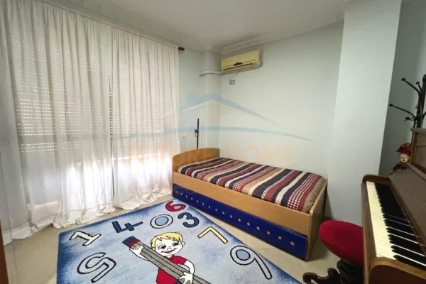 Shtepi me qera Apartament ne Tirane, 2+1, Mobilimi E mobiluar, Pagesa 500  Euro.