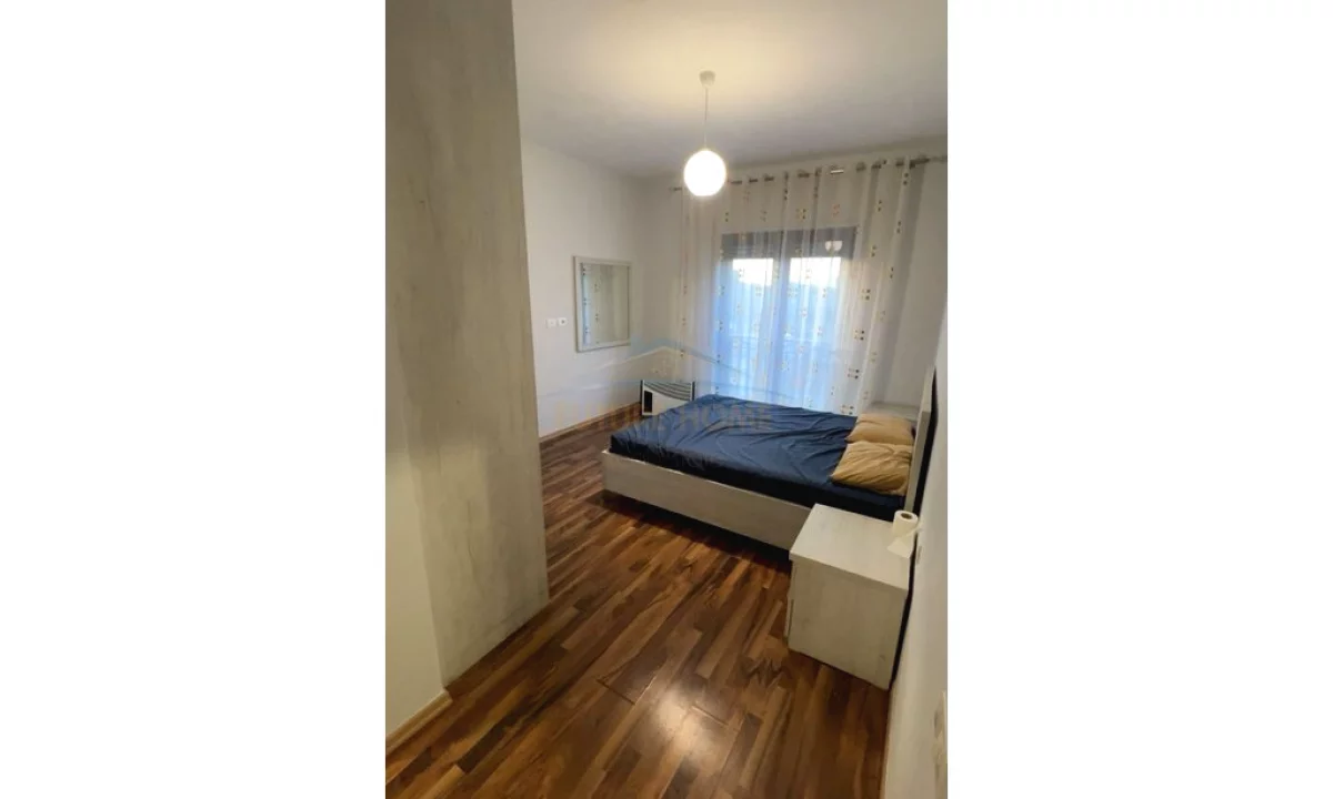 Shtepi me qera Apartament ne Tirane, 2+1, Mobilimi E mobiluar, Pagesa 650  Euro.