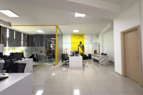 Business Property for Rent 1+1 in Tirana - 2,000 Euro