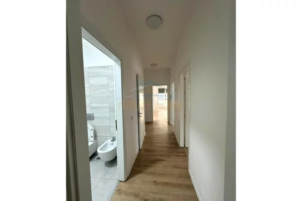 Appartamento in affitto a Tirana 3+1, Vuoto