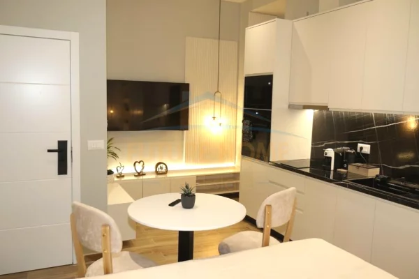 Appartamento in vendita a Tirana 1+1, Arredato