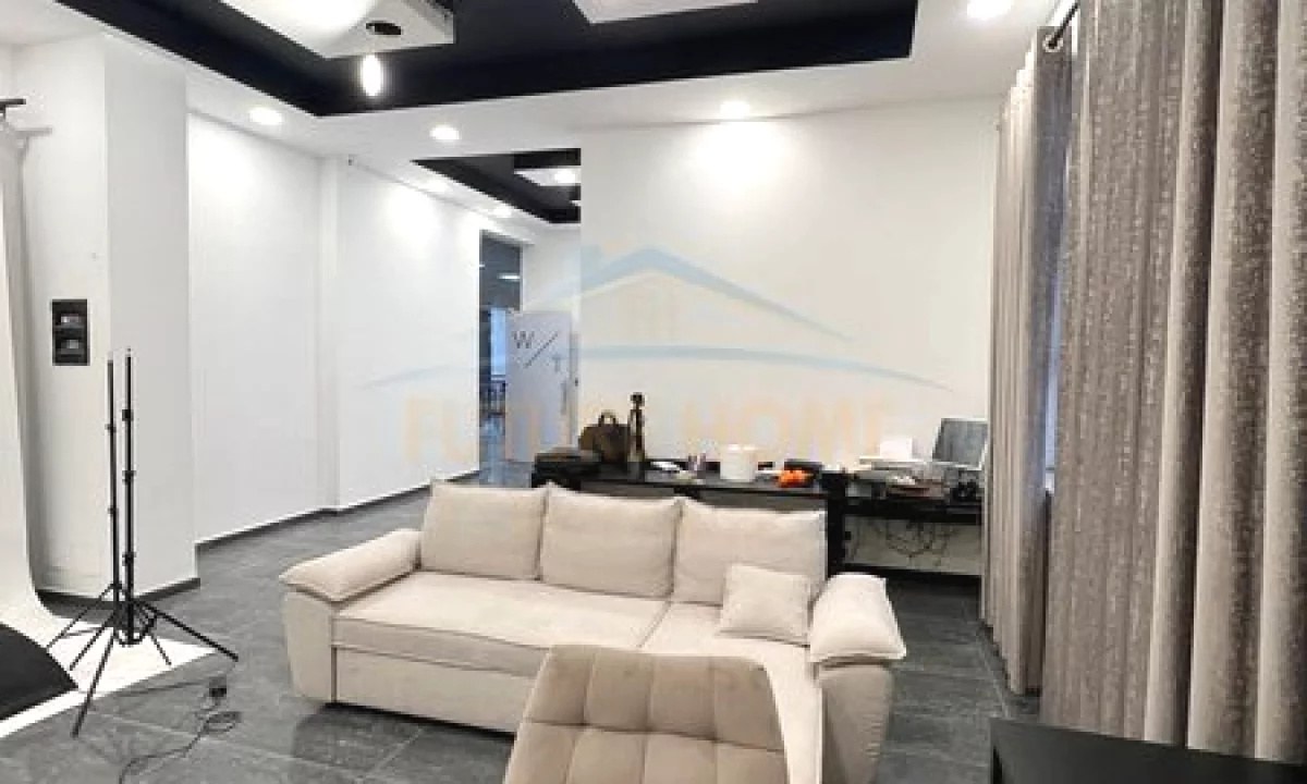 	Qera, Ambinet Biznesi, Unaza e Re  UNA63204 