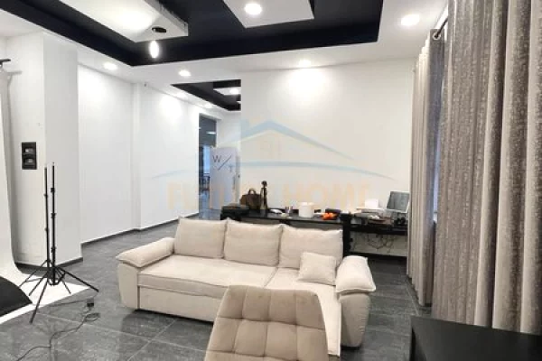 	Qera, Ambinet Biznesi, Unaza e Re  UNA63204 