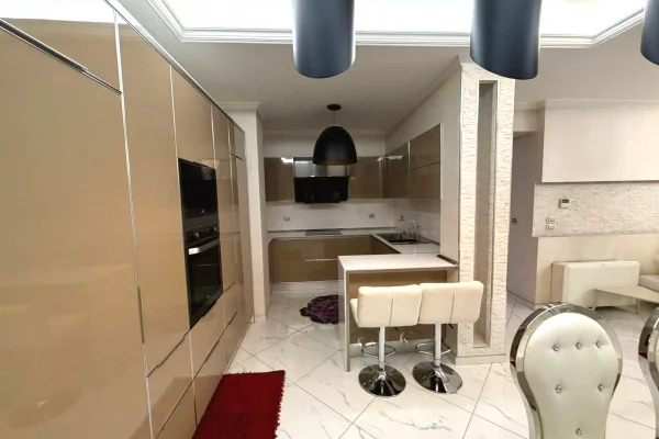 Appartamento in affitto a Tirana 3+1, Arredato