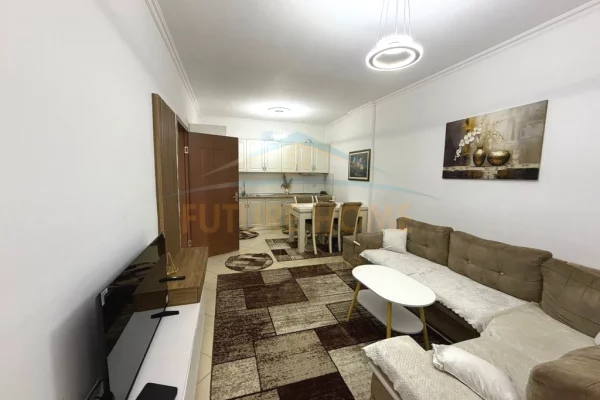 Shitet, Apartament 2+1, Misto Mame UNA64525
