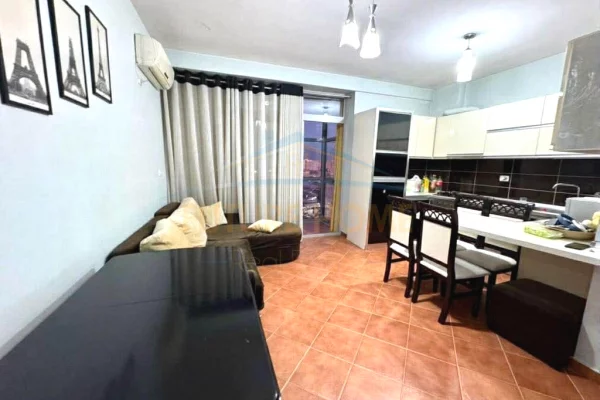 Appartamento in affitto a Tirana 2+1, Arredato