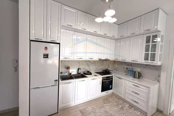 Appartamento in affitto a Tirana 2+1, Arredato