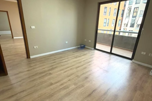 Appartamento in affitto a Tirana 2+1, Vuoto