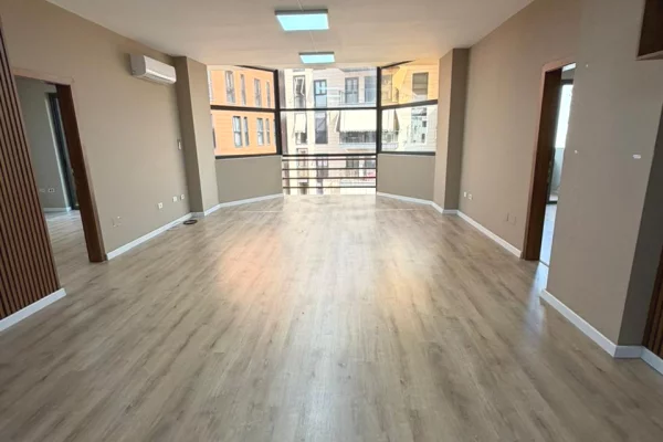 Appartamento in affitto a Tirana 2+1, Vuoto