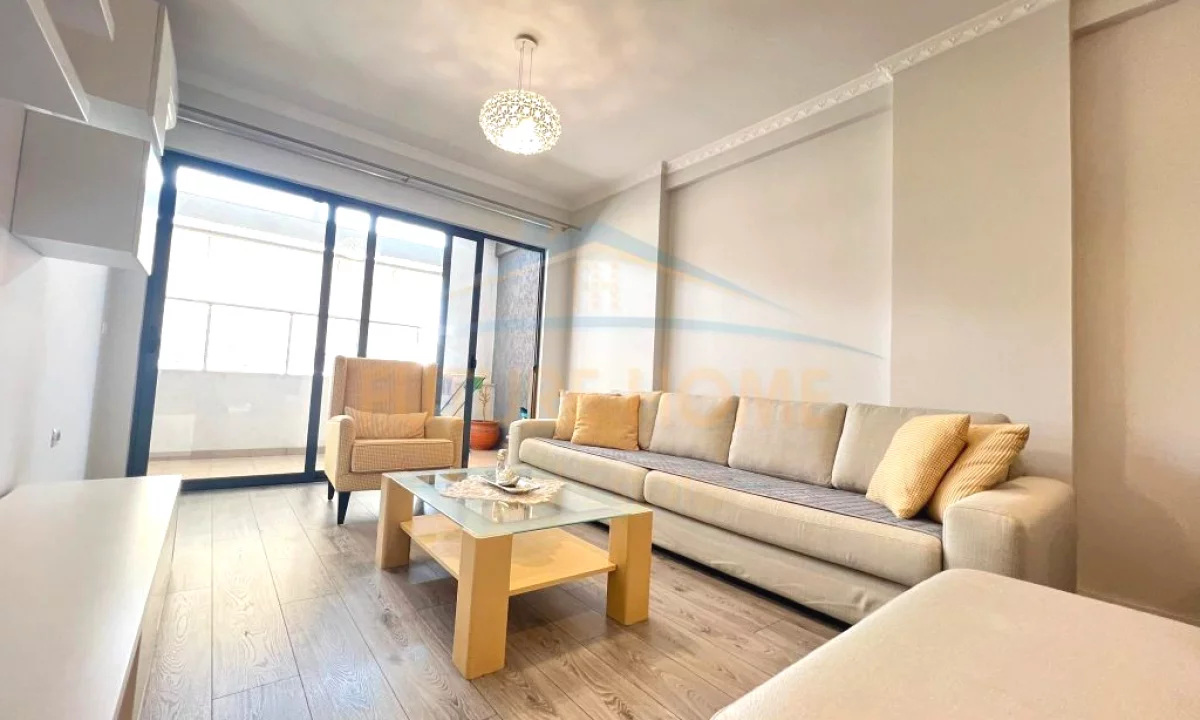 Appartamento in affitto a Tirana 2+1, Arredato