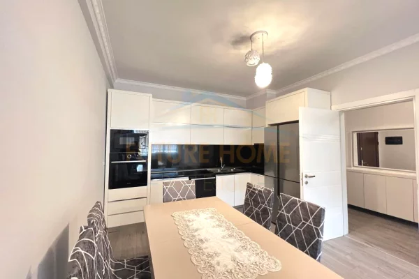 Appartamento in affitto a Tirana 2+1, Arredato