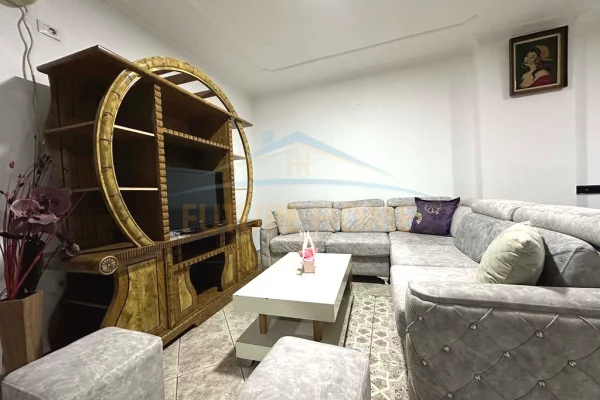 Shtepi me qera Apartament ne Tirane, 2+1, Mobilimi E mobiluar, Pagesa 450  Euro.