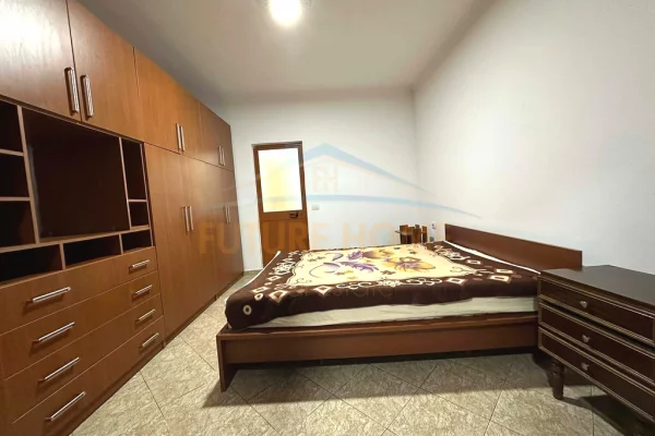 Shtepi me qera Apartament ne Tirane, 2+1, Mobilimi E mobiluar, Pagesa 450  Euro.