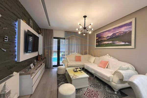 Appartamento in vendita a Tirana 2+1, Arredato