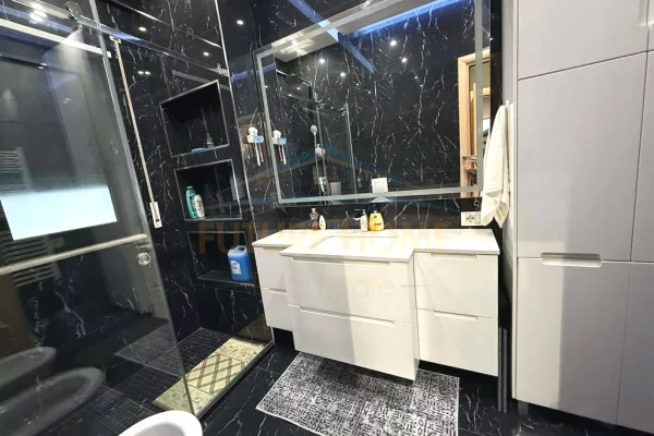 Appartamento in vendita a Tirana 2+1, Arredato